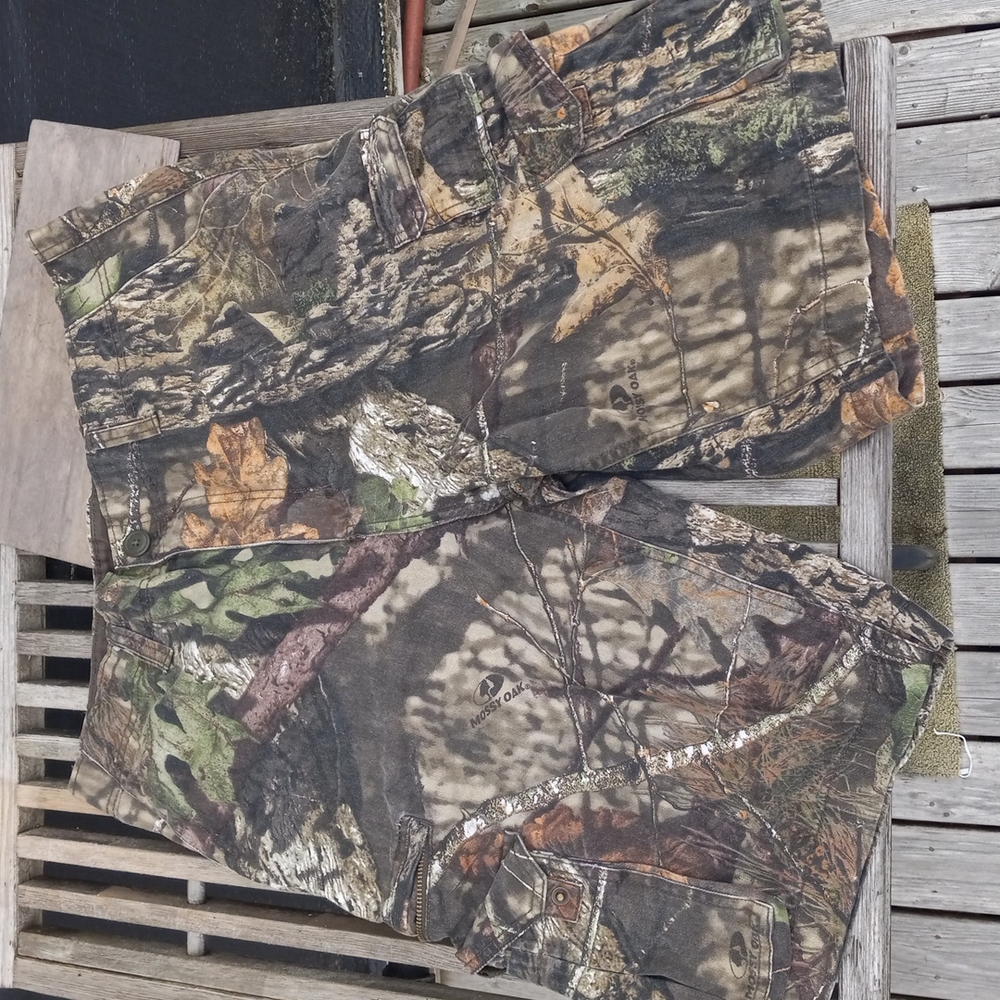 Mossy oak size 34w shorts. Thick material